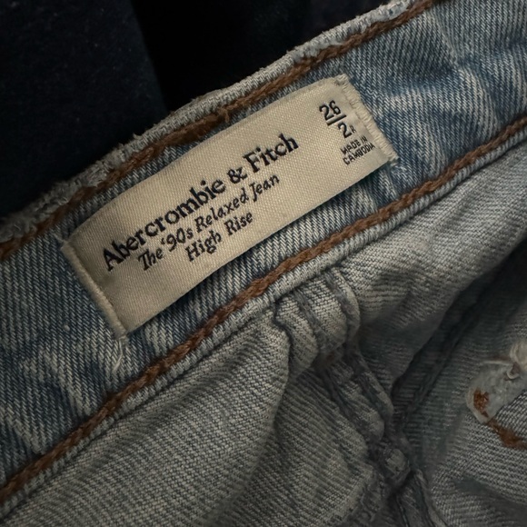 Abercrombie & Fitch 90s Ultra High Rise Straight Jeans Distressed Light Wash - Picture 3 of 3